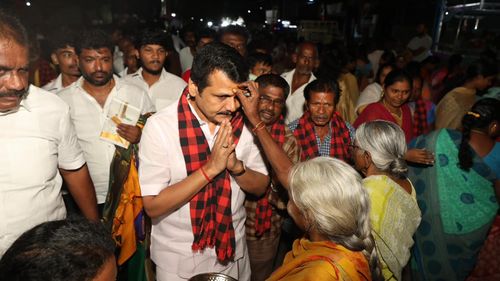 கோவை தெற்கு சட்டமன்றத் தொகுதிக்குட்பட்ட புலியகுளம் பகுதிகளில் மாண்புமிகு V. செந்தில்பாலாஜி அவர்கள் பொதுமக்களுக்கு நன்றி தெரிவித்தார்.
