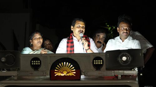 கோவை தெற்கு சட்டமன்றத் தொகுதிக்குட்பட்ட கொண்டசாமி லே-அவுட் பகுதிகளில் மாண்புமிகு V. செந்தில்பாலாஜி அவர்கள் பொதுமக்களுக்கு நன்றி தெரிவித்தார்.